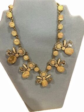 Beautiful Sparkle Gold--Tone Yellow irredescent Statement Necklace Like New 14-1